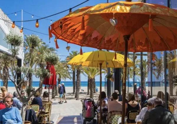 Het boulevard bij Playa de l'Arenal