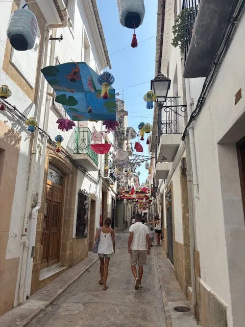 Straat in het oude centrum van Javea